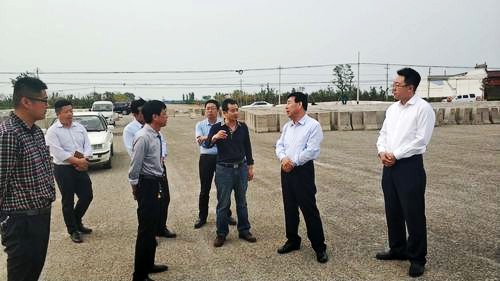 大荔县县长翟玉宝一行深入g242大荔县城过境段公路建设项目调研指导
