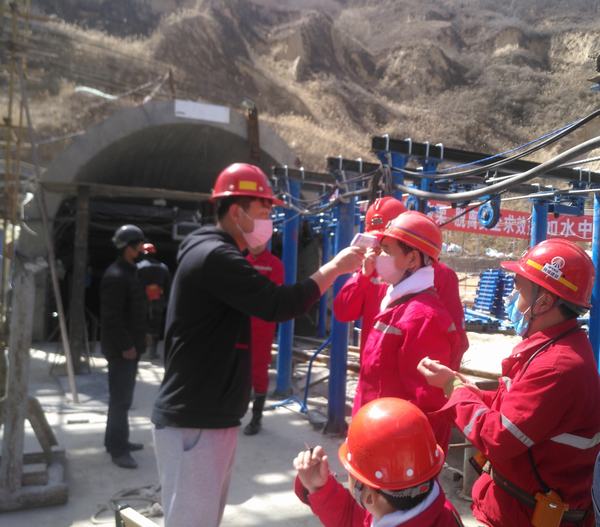 杨让顺深入陕煤建设矿建二公司车村项目部检查指导工作