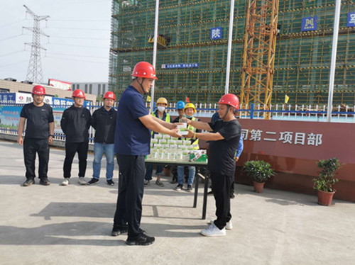 陕煤建设汉中分公司清凉慰问走心走实送心坎