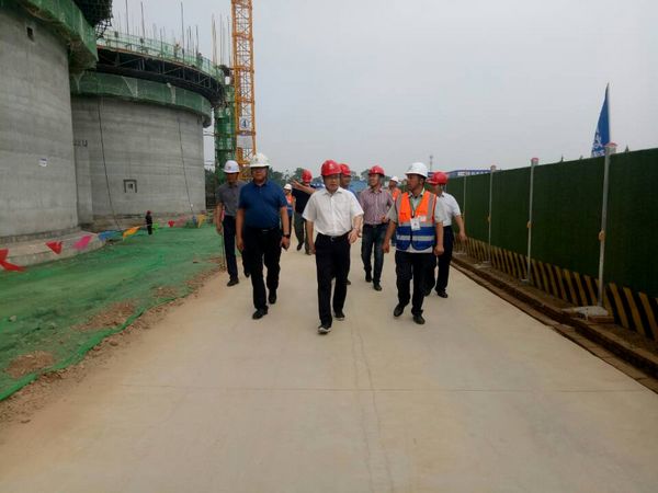 中储粮西安分公司总经理戴中文新建项目领导小组组长王录印莅临天工