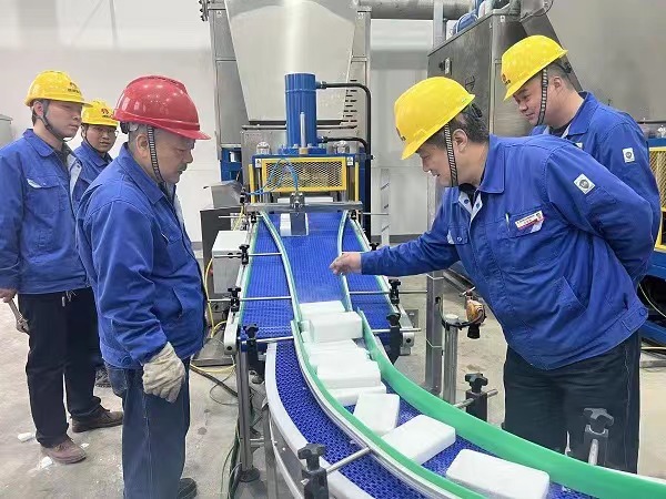 陕煤建设机电安装公司5000吨/年制干冰项目试车一次成功