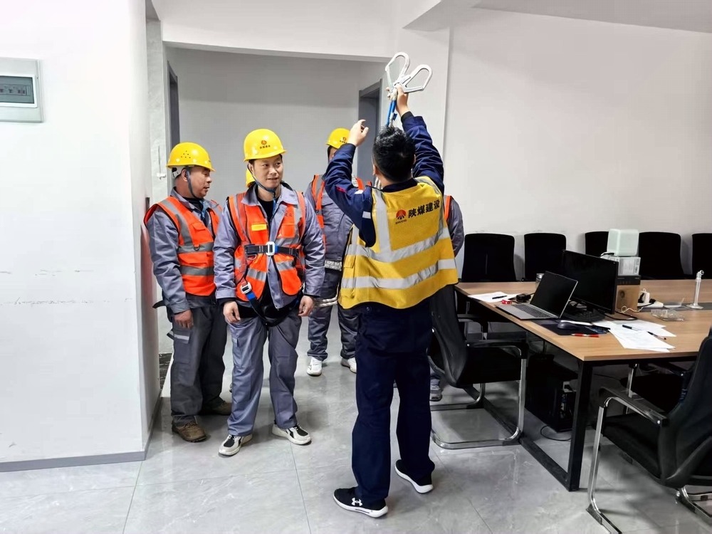 陕煤建设铜煤公司: 构建安全“三维屏障”保障高质量发展 陕煤建设铜煤公司: 构建安全“三维屏障”保障高质量发展