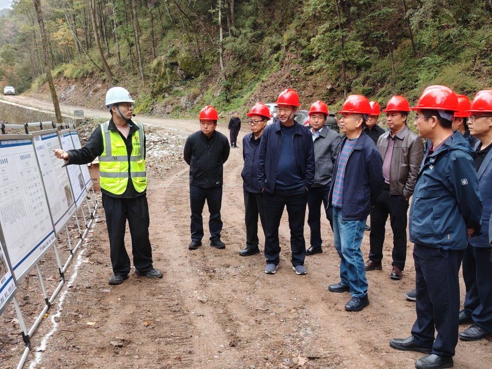 陕西省林业局朱建军一行莅临陕煤建设路桥分公司秦岭项目开展交工验收工作