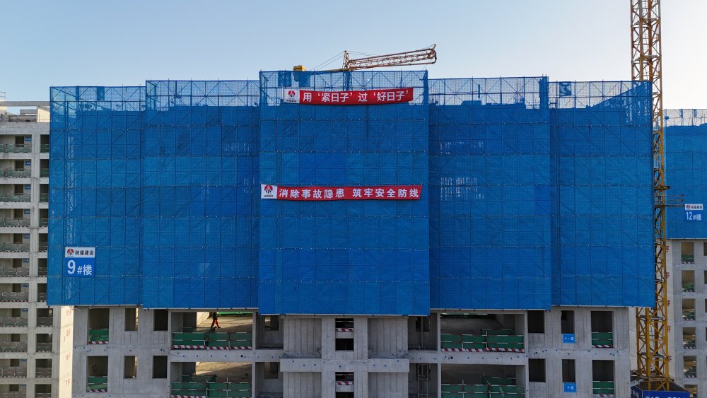 陕煤建设天工公司:“钢铁巨龙”护外,“灵活气囊”固内