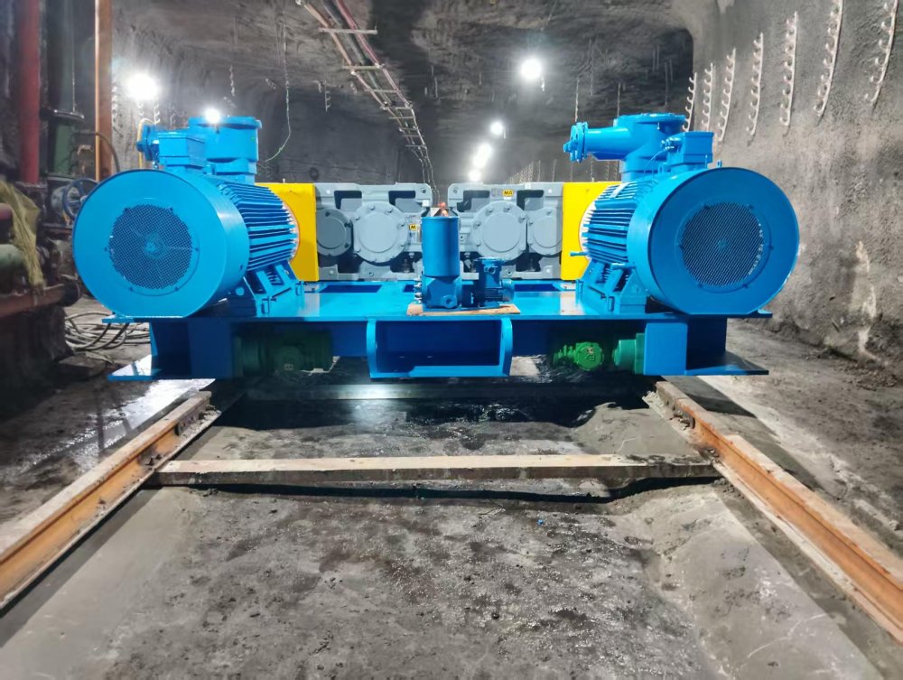 陕煤建设机电安装公司神府项目部顺利完成齿辊式破碎机安装