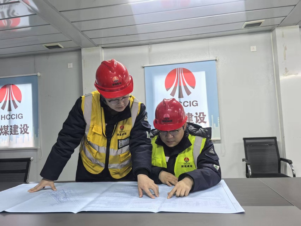 陕煤建设铜煤公司云谷市集项目部:桩基轰鸣战正酣 同心攻坚筑根基