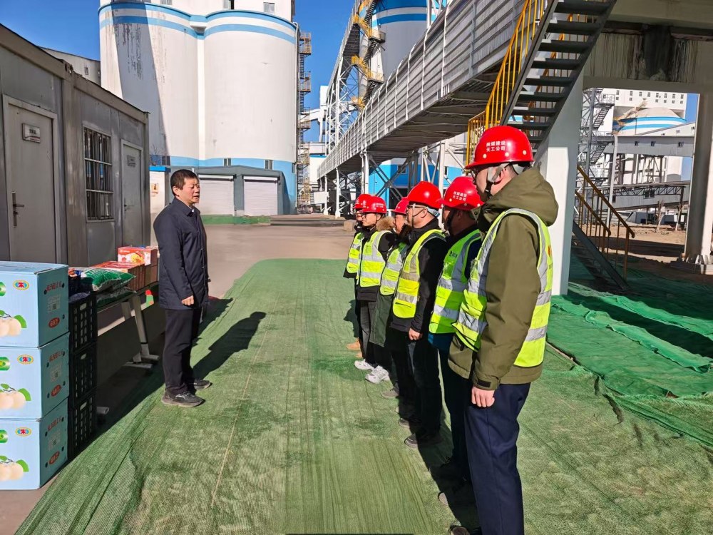 陕西小保当矿业有限公司副总经理刘朕中一行深入天工公司基层项目慰问一线职工