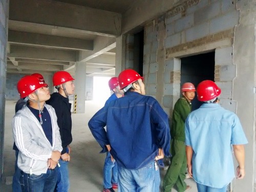 澄合分公司第十一项目部齐心协力战秋雨