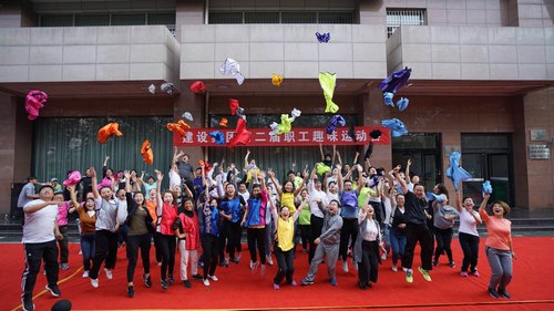 瞧，他们嗨疯了！