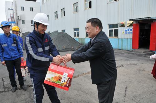 陕煤集团总经理助理、建设集团联合党委书记、董事长宁兴刚一行节日期间深入洗选煤运营公司基层慰问一线员工