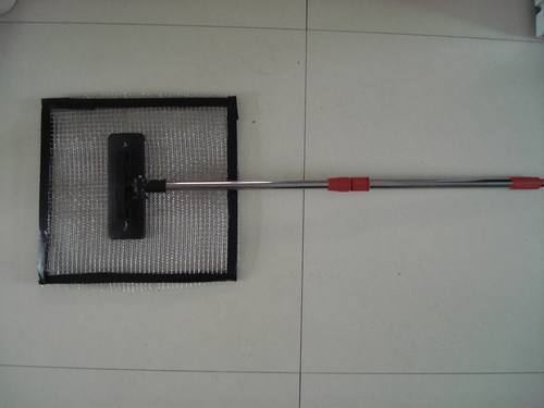 的建筑甩浆器属于建筑工程技术领域常用工具,申请者为所述甩浆器包括