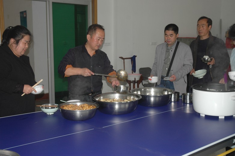 矿建三公司职工食堂:物美价又廉 职工齐点赞