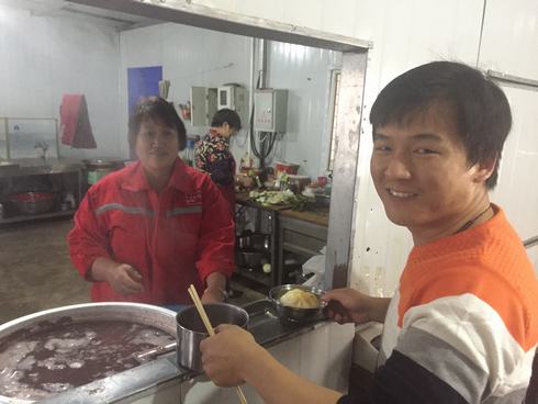 工地上的胖嫂好大厨