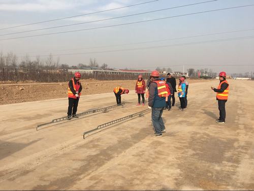 澄合分公司十五项目部G242大荔县城过境段公路建设工程路基顺利通过交工验收