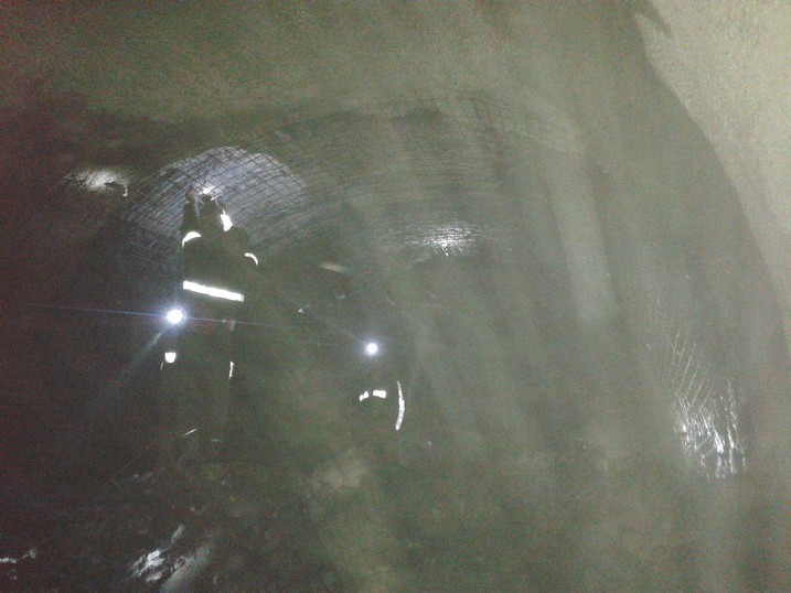 矿建三公司双龙项目部西翼运输巷与北翼运输巷顺利贯通