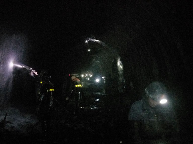 矿建三公司曹家滩矿副斜井完成通风系统调整