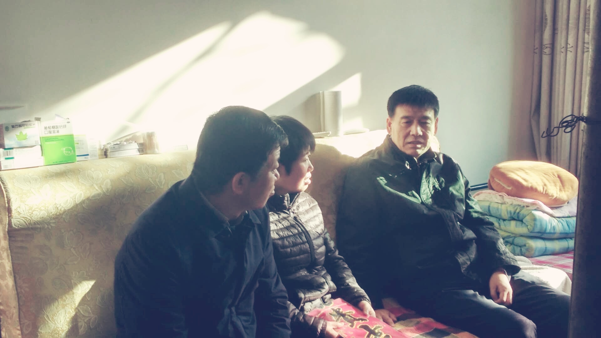 建设集团联合党委副书记、纪委书记、工会主席侯本英一行慰问矿建三公司困难职工