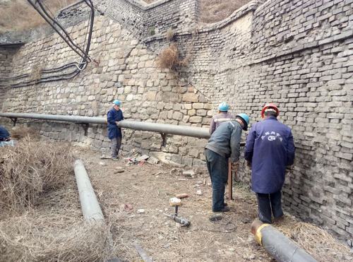 韩城分公司安装六项目部积极施工桑树坪煤矿煤场洒水供水系统工程受好评