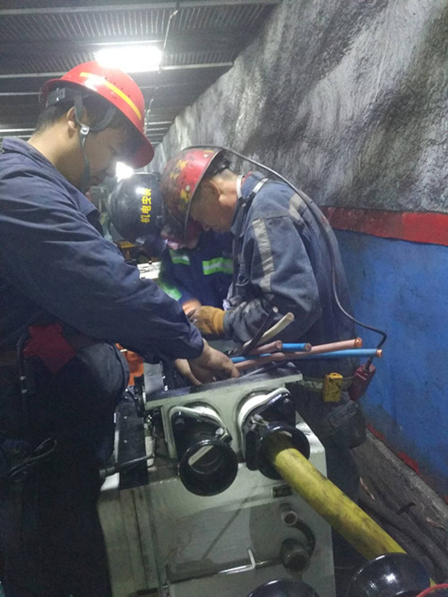 机电安装公司柠条塔项目部更换下组煤变电所开关更换记