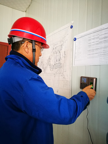 天工公司土建十五部启用指纹打卡机 规范上班考勤管理