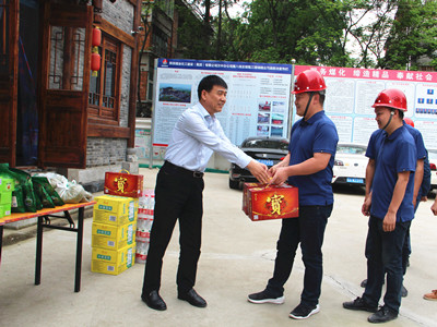 送清凉 查安全 关爱到一线