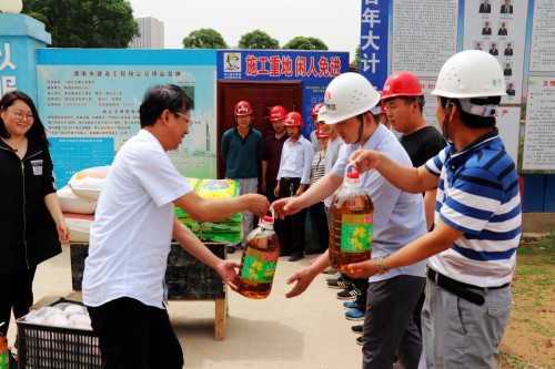 这个“五一”假期有点忙