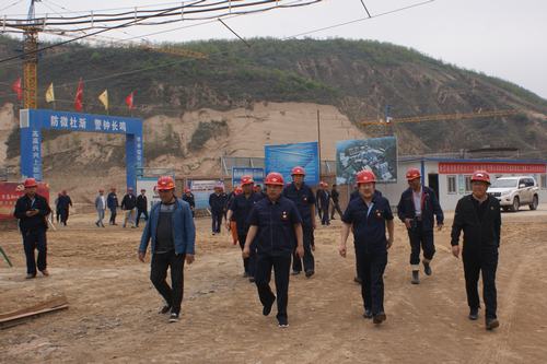 延能集团党委书记、董事长刘浩兴一行莅临视察陕煤建设集团矿建二公司车村项目部