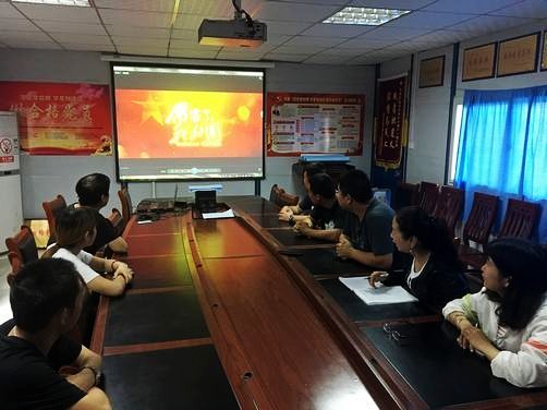 澄合分公司第十一项目部主题党日观影活动增强党员奋进动力