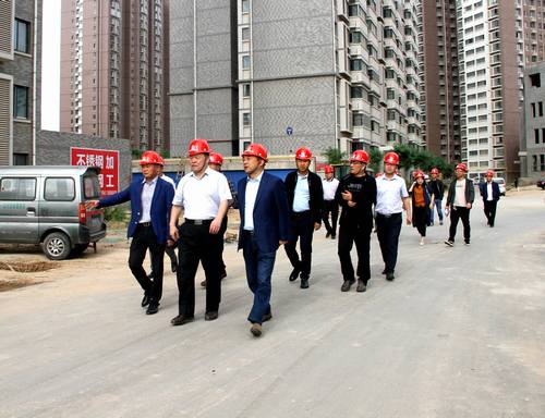 宁兴刚、王明智一行深入铜煤1#、2#住宅小区施工现场调研指导工作