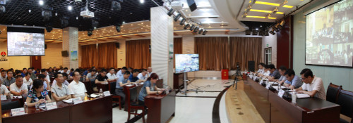 依法治企 以人为本 安全发展