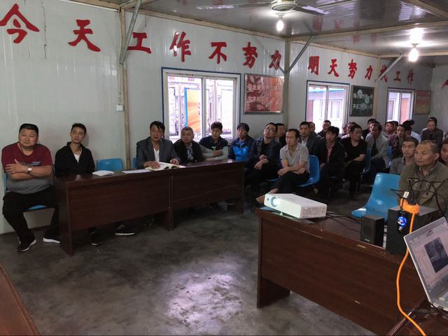 陕煤建设掘进公司北翼项目部携手柠条塔矿方对员工进行安全警示教育