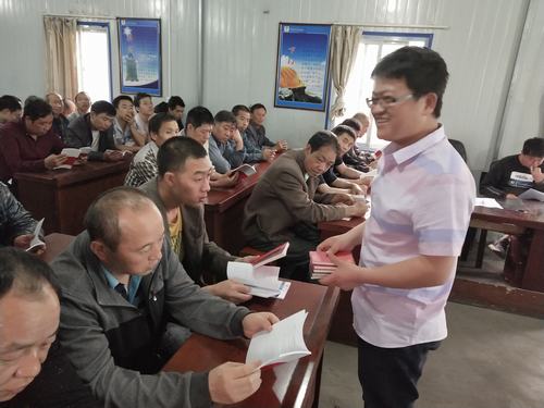 陕煤建设掘进公司：与员工积极互动 咨询日消除安全疑惑