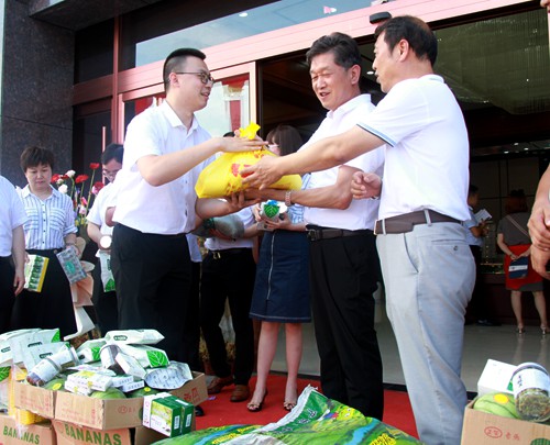 陕煤建设公司:情系职工赴一线送清凉
