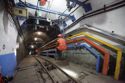 陕煤建设机电安装公司冶坪项目部“猴车”安装进行时