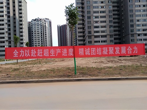 冒高温 战酷暑，他们始终在坚守