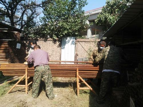 高温下的“老爷们”