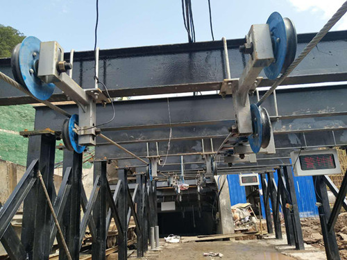 陕煤建设机电安装公司:冶坪煤矿"猴车"装置开始试运行