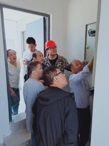 陕煤建设铜煤公司承建的铜煤1#小区牡丹园5#楼顺利通过竣工验收