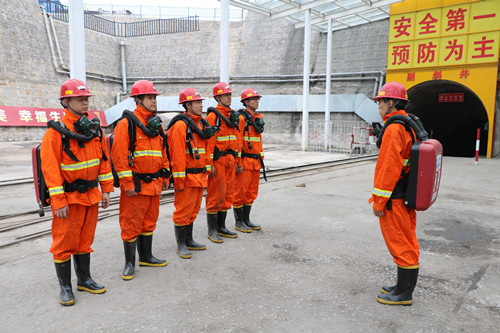 陕煤建设天工公司瑞能矿建项目部举行瓦斯爆炸演练