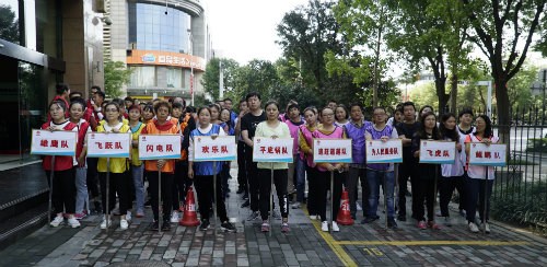 展现追赶精神，奋发超越活力