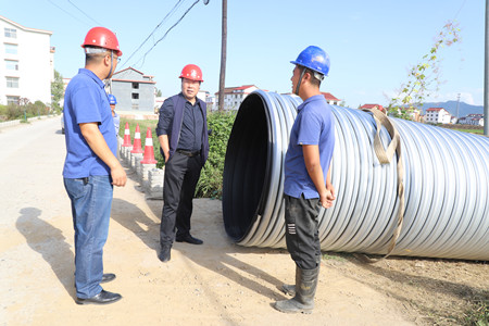 施工大干不打烊  安全检查不放松