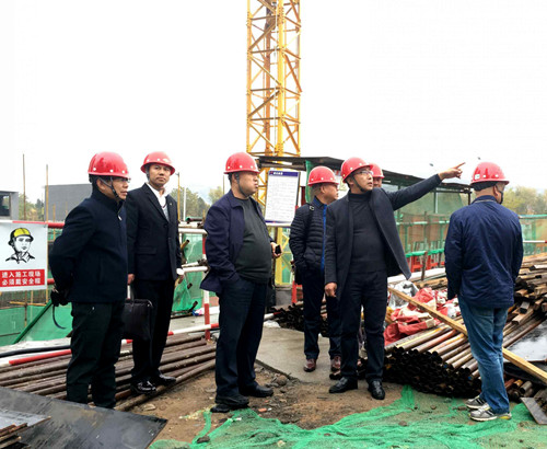 王宁深入神南华府现场办公 解决问题推动工作