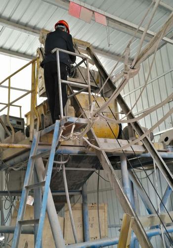 陕煤建设设备租赁中心设备检查与盘点工作齐头并进