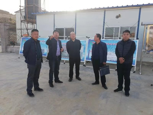 清涧县委书记温江城一行莅临陕煤建设天工公司土建三部北国枣业红枣深加工项目考察指导工作