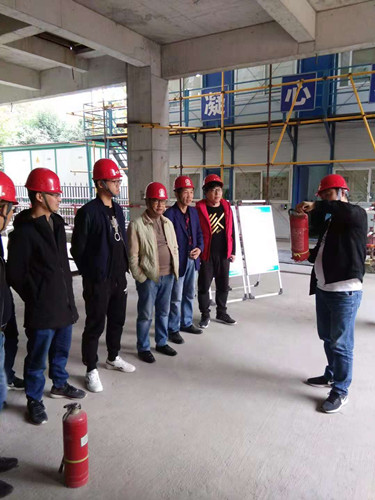 加强冬季消防演练 提高职工防火能力