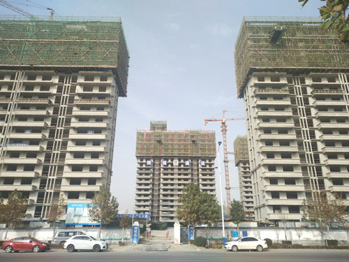 陕煤建设天工公司清源小区一期首批开工5栋楼全部封顶