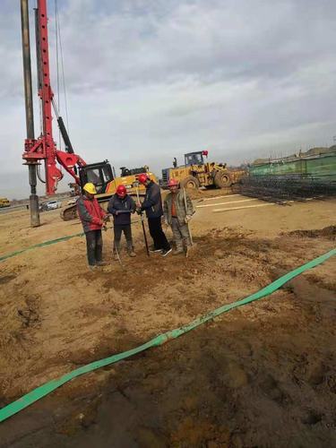 奋战在靖神铁路施工战线上的“小白杨”