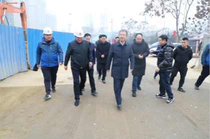 汉中市常务副市长陈晓勇视察陕煤建设汉中分公司铺镇污水处理厂截污干管项目