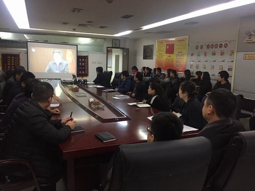 陕煤建设矿建二公司组织观看专题片《一抓到底正风纪》