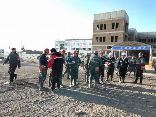 陕煤建设矿建二公司小保当三项目部开展安全隐患“大扫除”活动